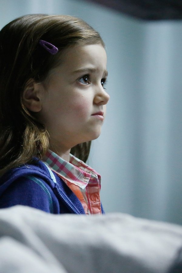 The Whispers – S01E01 – Perché non giochi mamma?