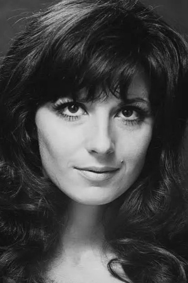 Eva Astor's headshot