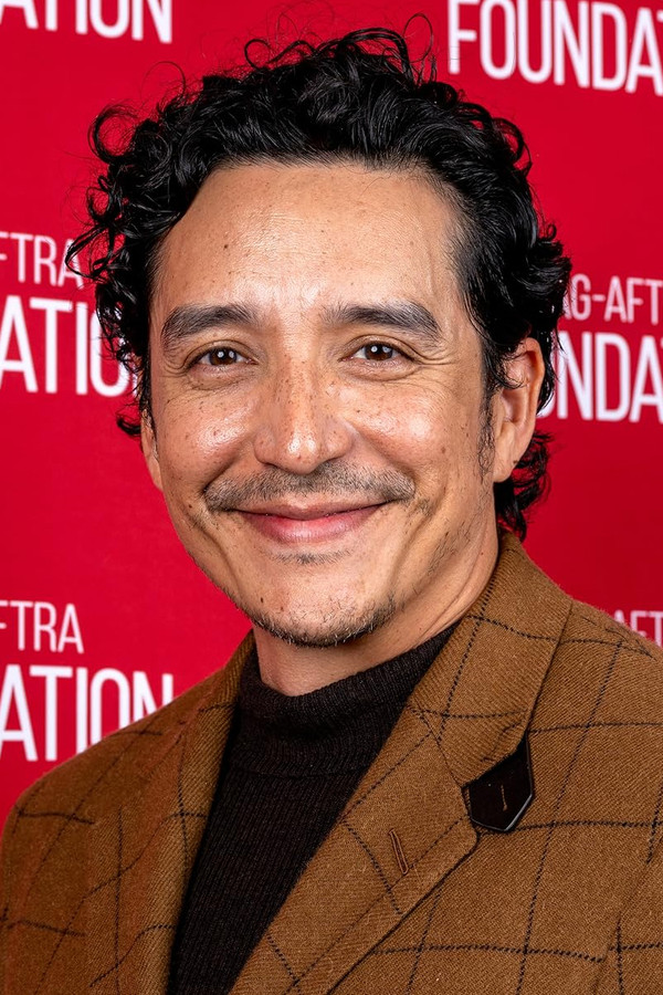 Gabriel Luna's headshot