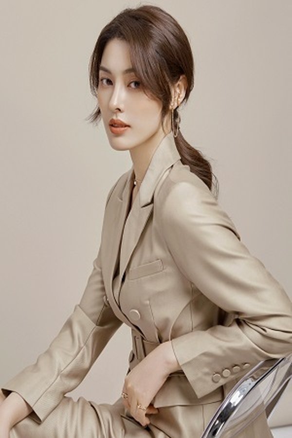 Ziling Huang's headshot
