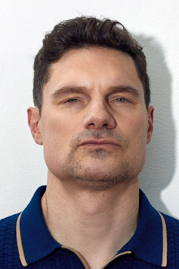 Flula Borg's headshot