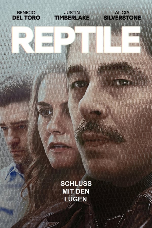 Im Thriller Reptile lässt den zähen Detective Nichols (Benicio Del Toro) ein besonders brutaler Mord einfach nicht los. Auf seiner Suche nach der Wahrheit wird ihm immer deutlicher klar, dass in diesem Fall nichts ist, wie es scheint. Schließlich entpuppen sich selbst in seinem eigenen Leben feste Wahrheiten als Illusionen, die er aufdecken muss.