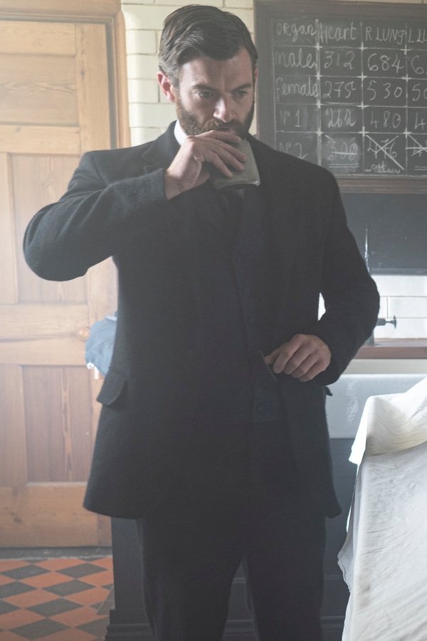 Miss Scarlet & the Duke – S01E02 – Episodio 2