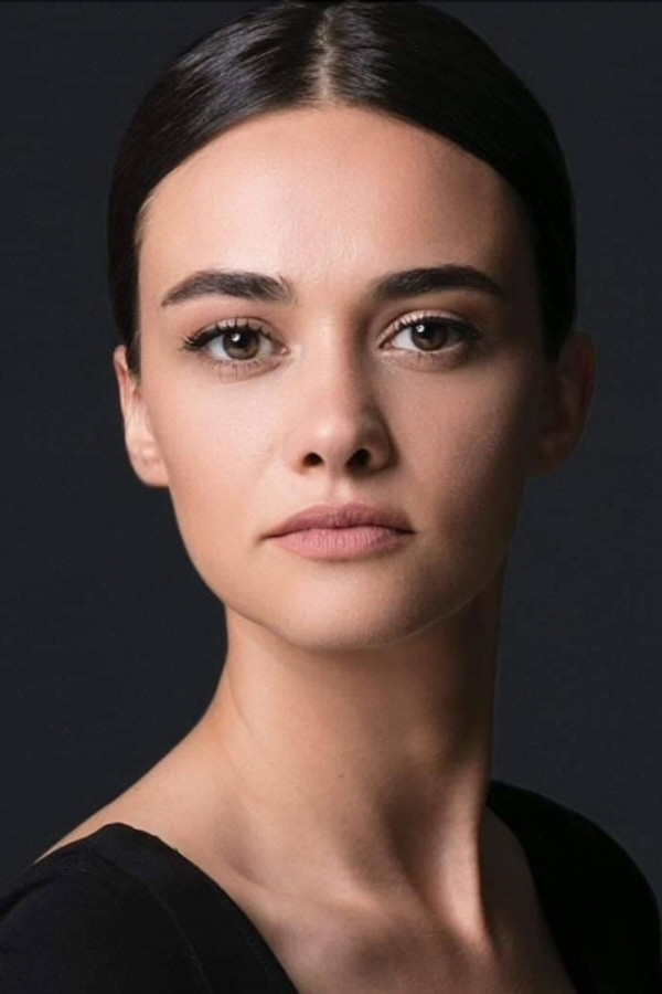 Hande Soral's headshot