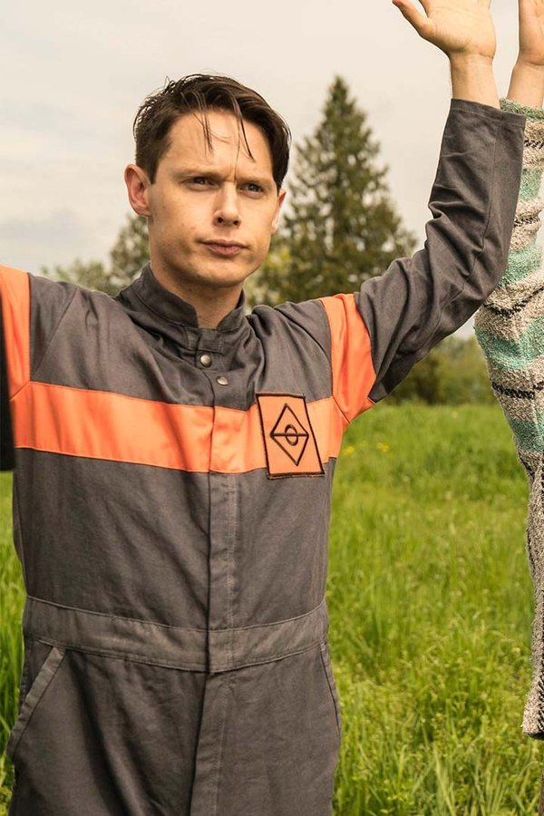 Dirk Gently, agenzia di investigazione olistica – S02E02 – I fan dei cerchi bagnati