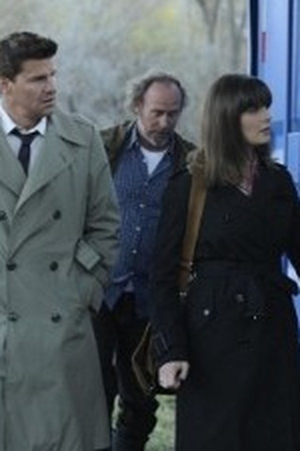 Bones – S06E17 – I piedi sulla spiaggia