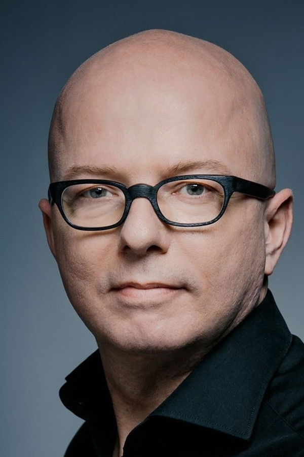 Oliver Rohrbeck's headshot