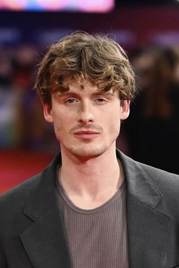 Giles Surridge's headshot