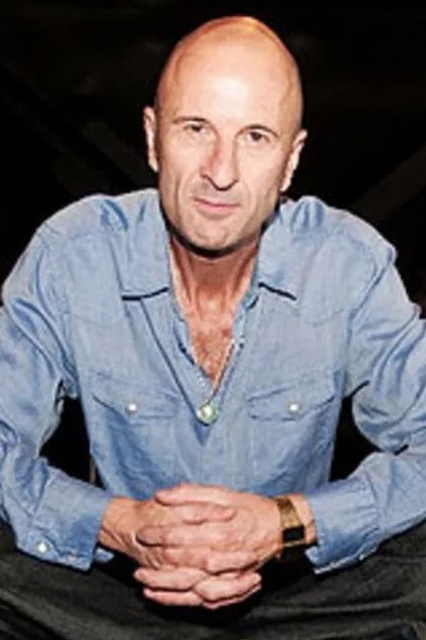 Clive Deamer's headshot