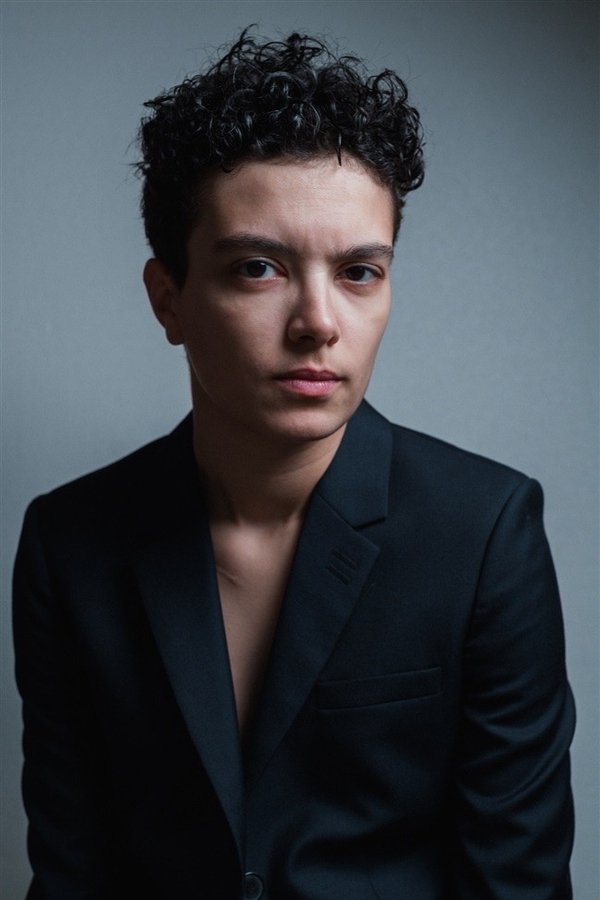 Julie Tedesco's headshot