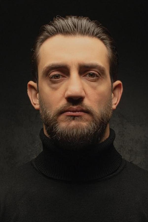 Ziroyan's headshot