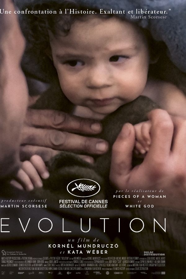 In EVOLUTION kehren das gefeierte Filmemacherteam Kornél Mundruczó und Kata Wéber (PIECES OF A WOMAN) mit einem kraftvollen Drama zurück, das drei Generationen einer Familie nachzeichnet, von einer surrealen Erinnerung an den Zweiten Weltkrieg bis zum modernen Berlin, das nicht in der Lage ist, seine Vergangenheit in einer Gesellschaft zu verarbeiten immer noch mit den Wunden seiner Geschichte fertig. Wie das Wasser, das die Episoden in diesem Triptychon verbindet, sind Erinnerung und Identität fließend, und wie wir uns darauf beziehen, kann ertrinken oder aufsteigen. Der Schmerz und das Stigma, das von Eva zu Lena und dann zu Jonas durchsickert, ist unbeschreiblich, wird jedoch von Mundruczó mit eindrucksvollen Bildern und einem schmerzlich ergreifenden, aber bitter ironischen und persönlichen Drehbuch von Weber wiedergegeben. Während Generationentraumata in der Gegenwart neuen Ausdruck finden, blickt die Familie in EVOLUTION in eine hoffnungsvollere Zukunft.