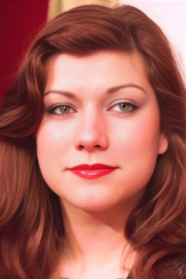 Esther Moser's headshot