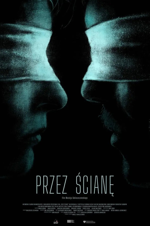 Przez ścianę