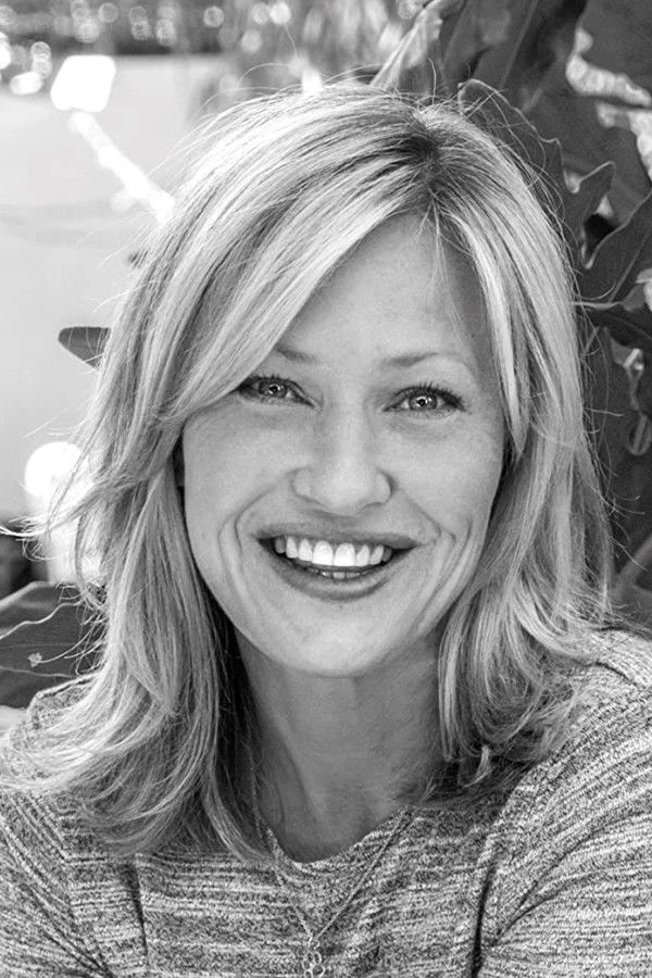 Joey Lauren Adams's headshot