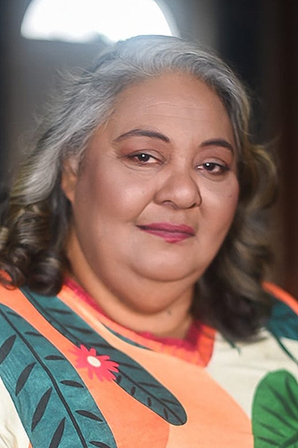 Aline Marta's headshot