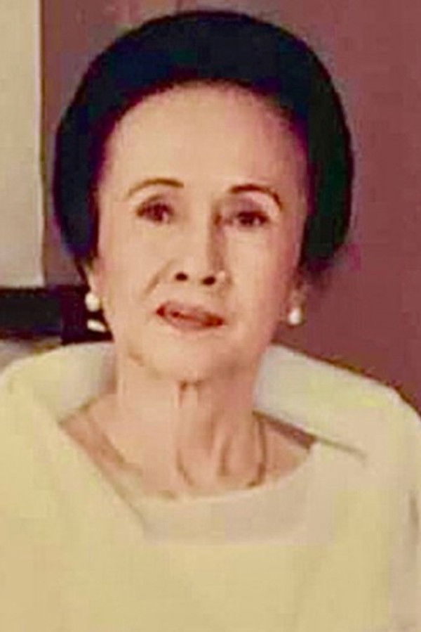 Ester Chavez's headshot