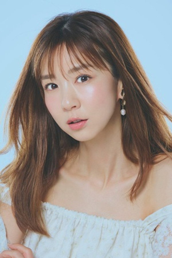 Aki Hoshino's headshot