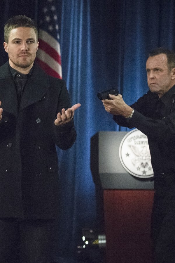 Arrow – S03E18 – Nemico pubblico