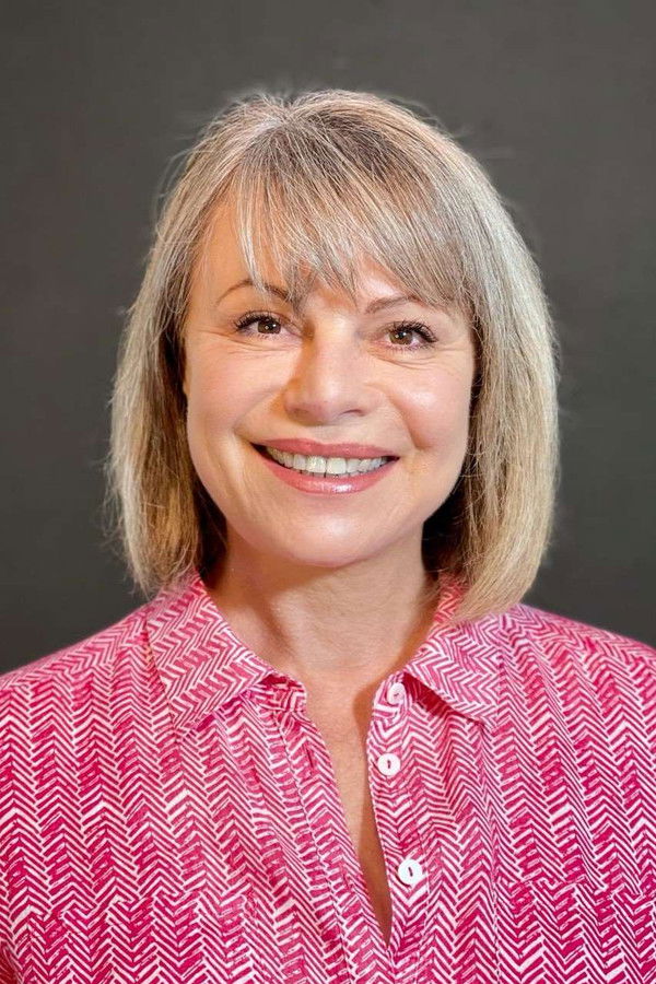 Hanli Rolfes's headshot