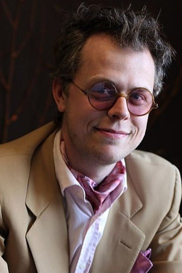 Van De La Plante's headshot