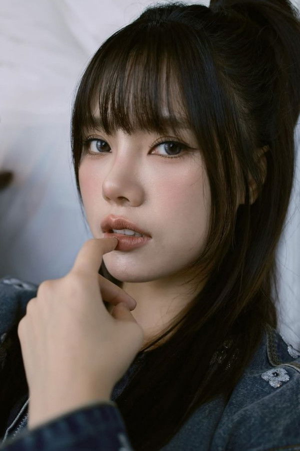 Praewa Suthamphong's headshot