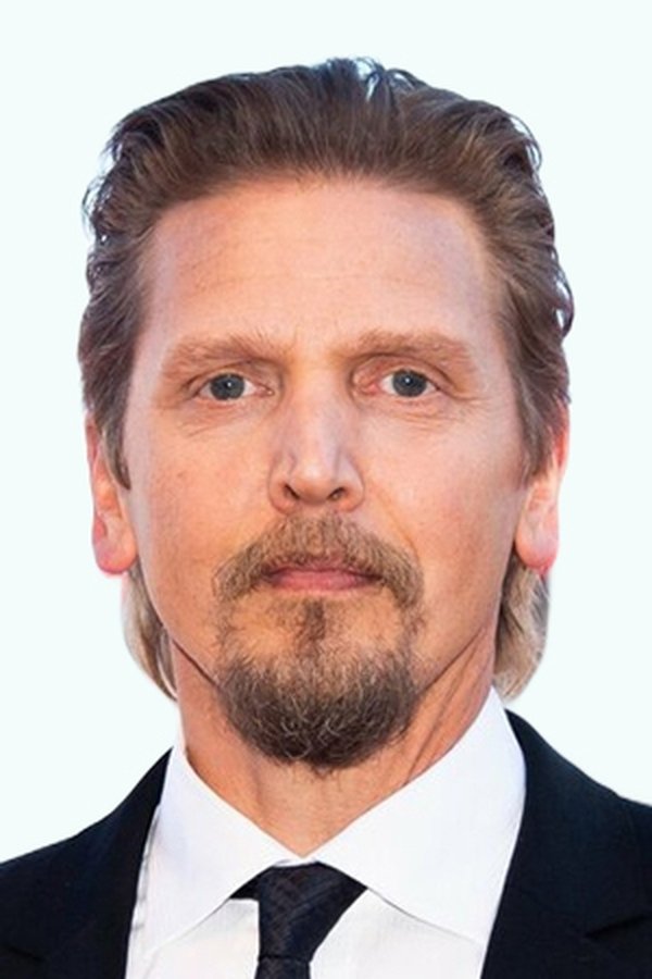 Barry Pepper's headshot