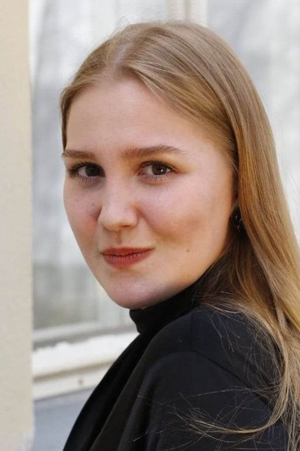 Emma Tross's headshot