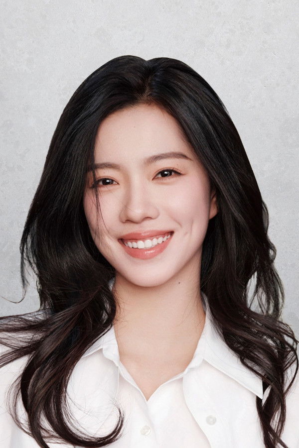 Sabrina Zhuang's headshot