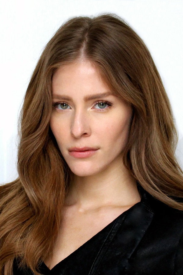 Jordan Claire Robbins's headshot