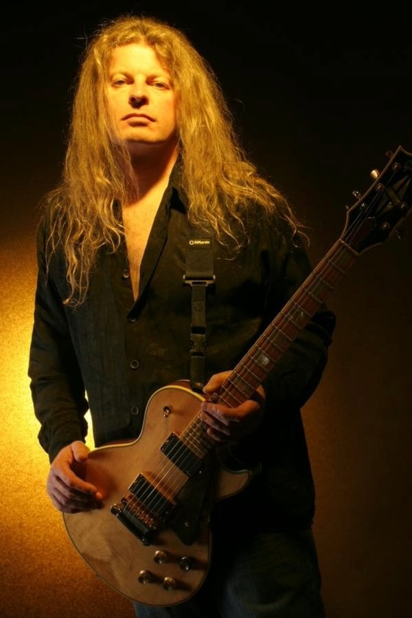 Roland Grapow's headshot