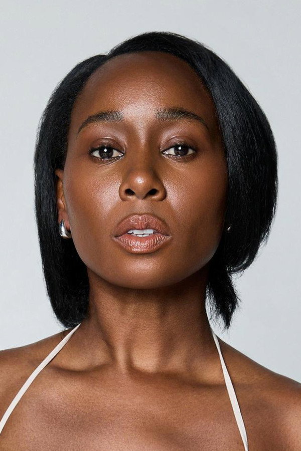 Sasha Compère's headshot