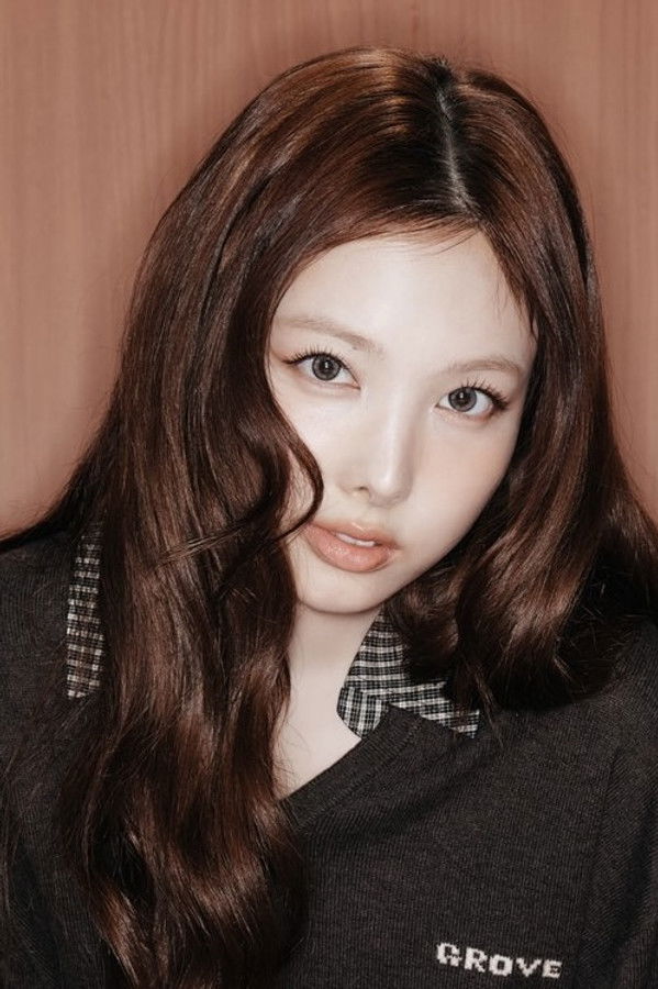 NAYEON's headshot