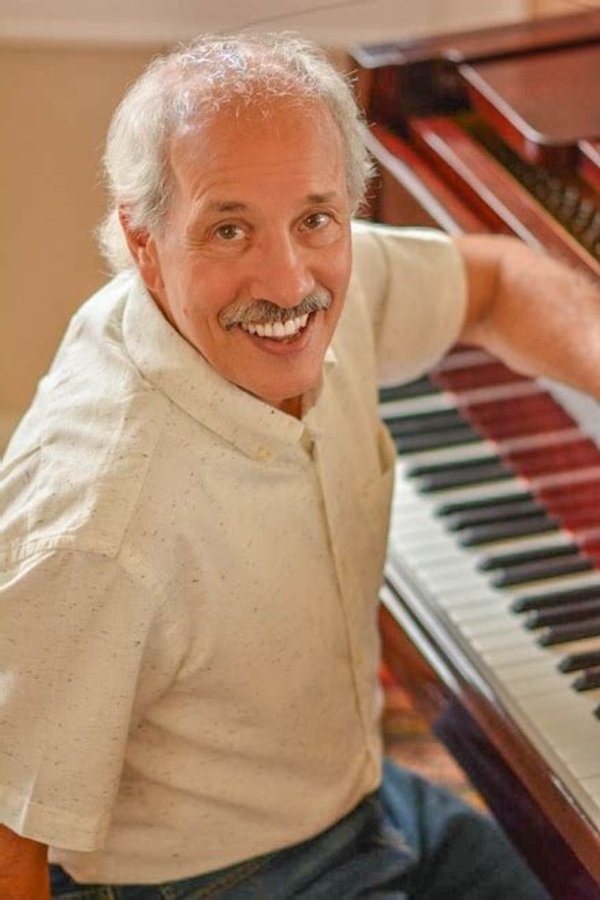 Scott Cossu's headshot