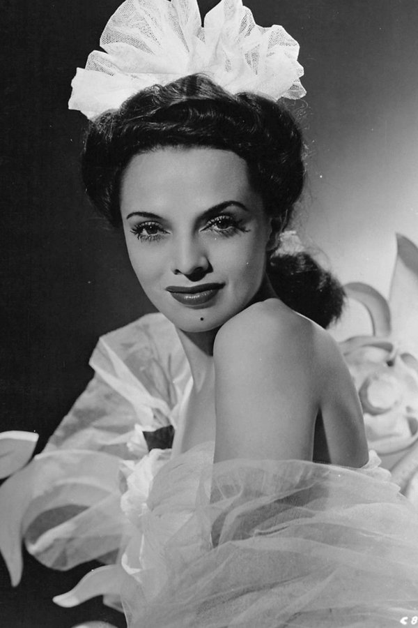 Dora Luz's headshot