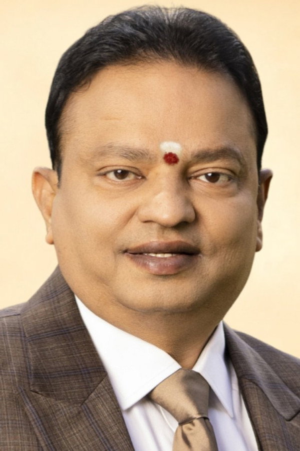 Ishari. K. Ganesh's headshot