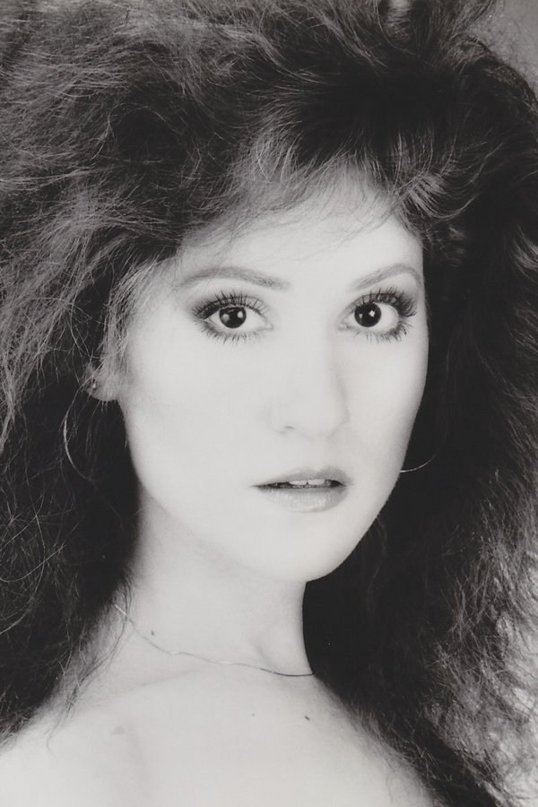 Elizabeth Arlen's headshot