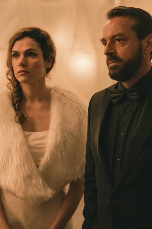 Undercover (2019) – S01E10 – Inizia lo spettacolo