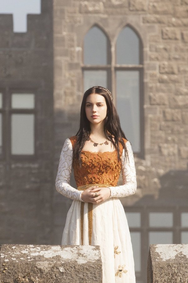 Reign – S01E01 – Ritorno a corte