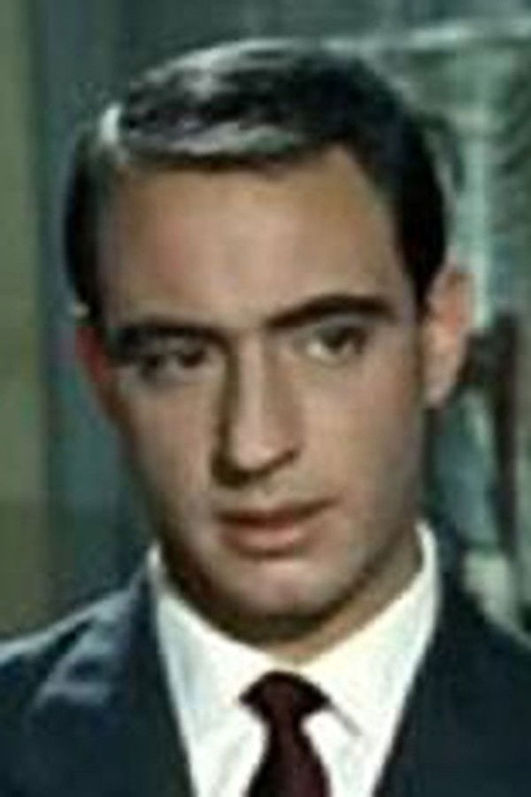 Simón Ramírez's headshot