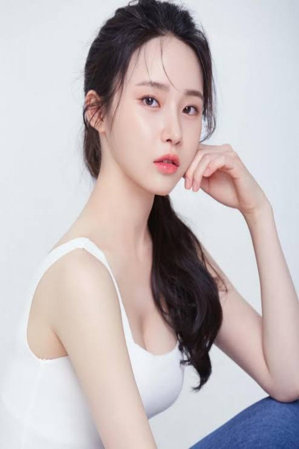 Song Yeon-ji's headshot