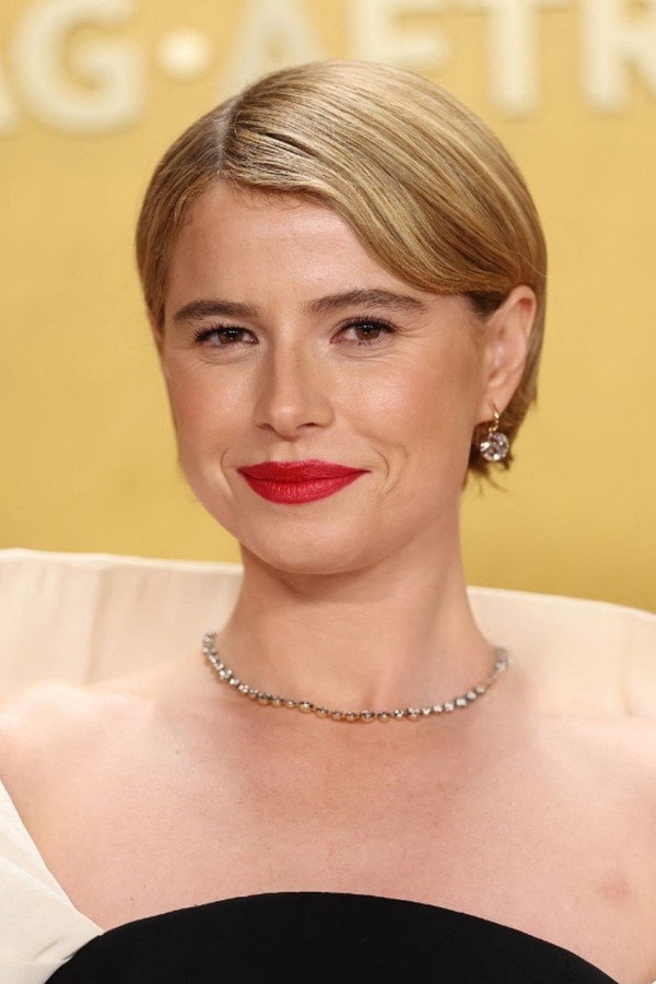 Jessie Buckley's headshot