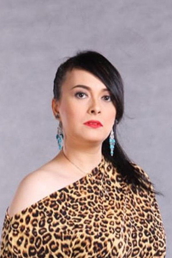 Nikka Valencia's headshot