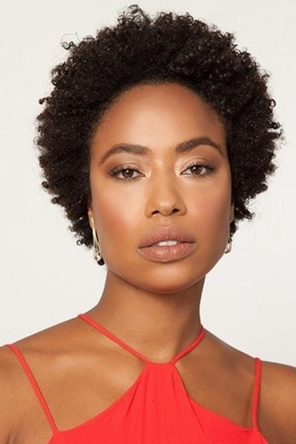 Mariana Nunes's headshot