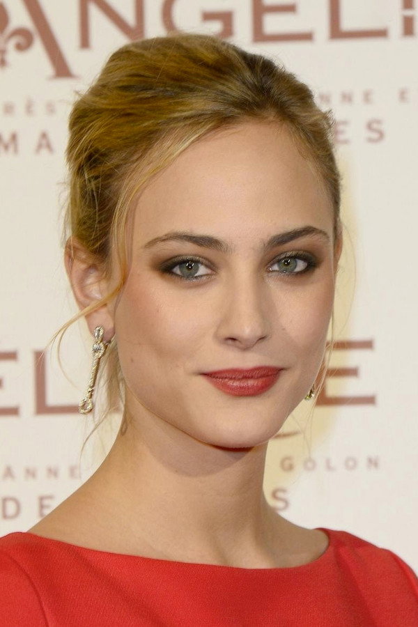 Nora Arnezeder's headshot