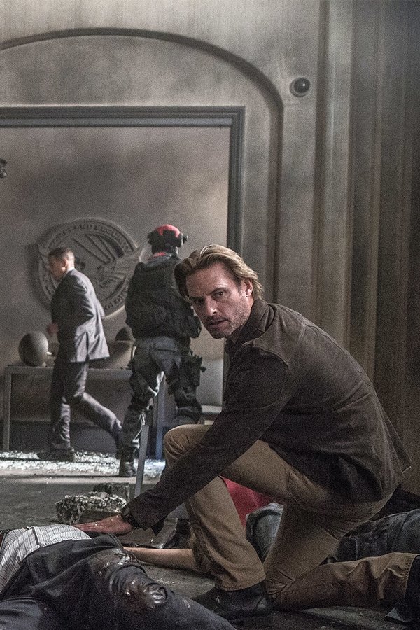 Colony – S02E05 – Un impiegato leale
