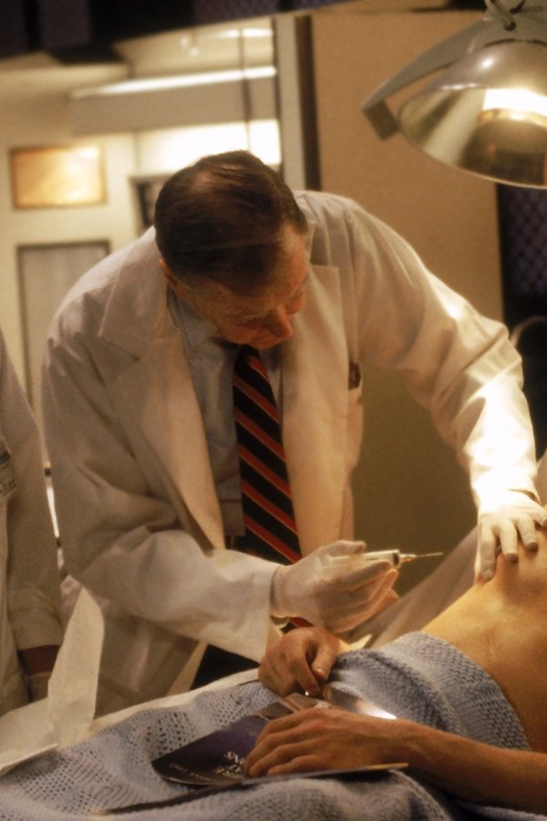 Oz – S02E02 – Antiche tribù