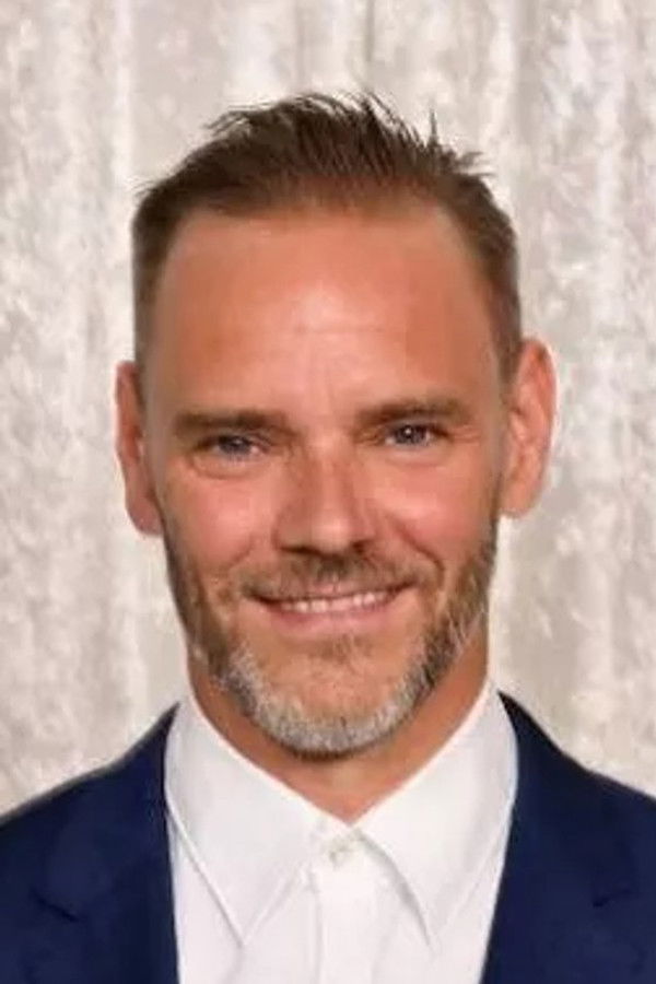 Joe Absolom's headshot