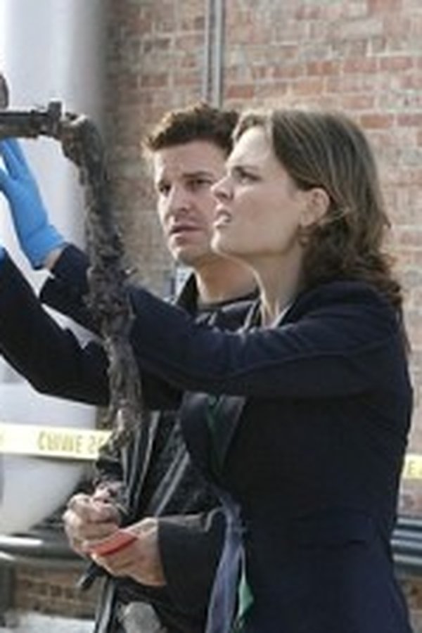 Bones – S02E11 – Il doppio volto della fede