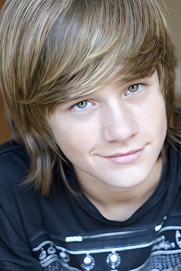 Luke Benward's headshot